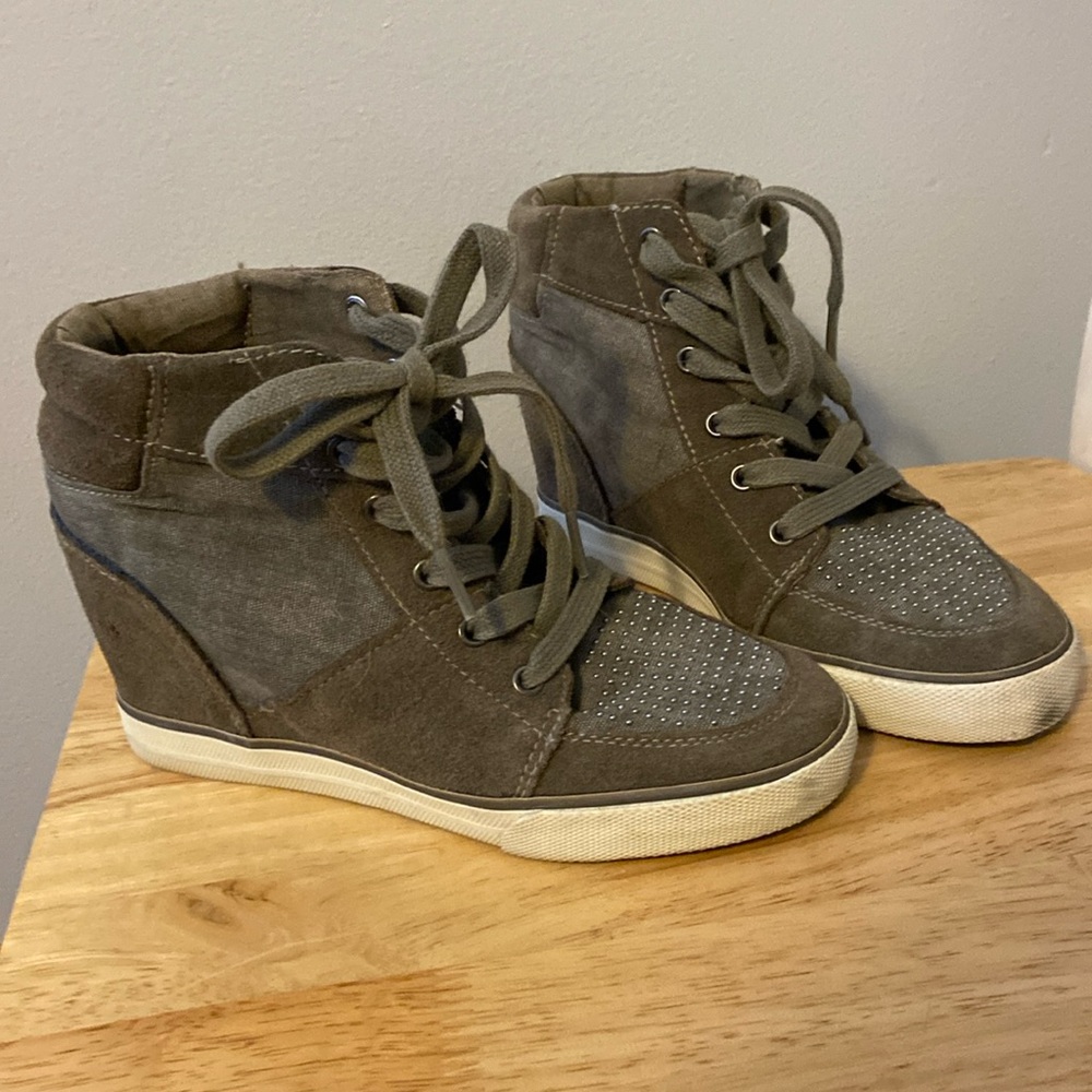 Wedge sneakers